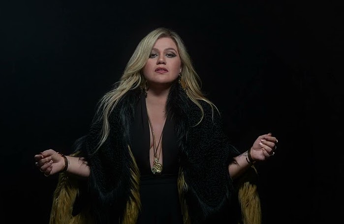 Kelly Clarkson Releases, “mine” (Live From The Belasco)